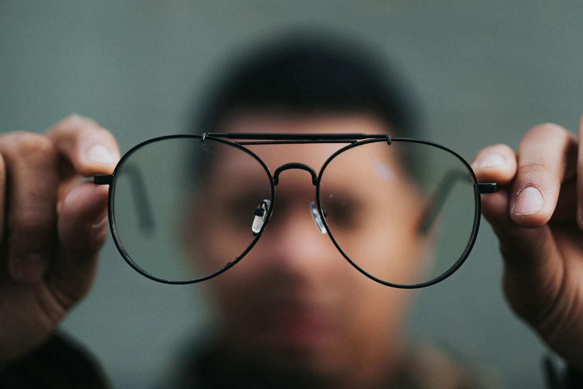 Czy okulary zmieniają wygląd twarzy?